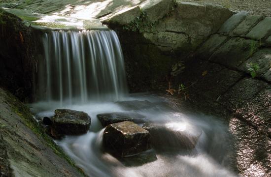 Wasserfall im Schlosspark