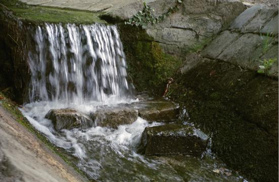 Wasserfall im Schlosspark
